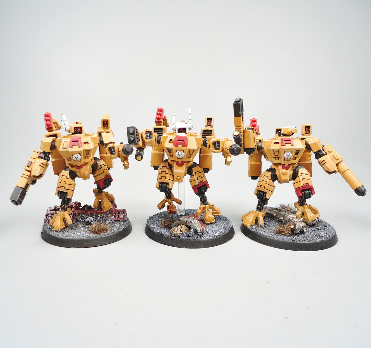 A Comprehensive Guide to the Warhammer 40k Tau Empire – Warzone Miniatures