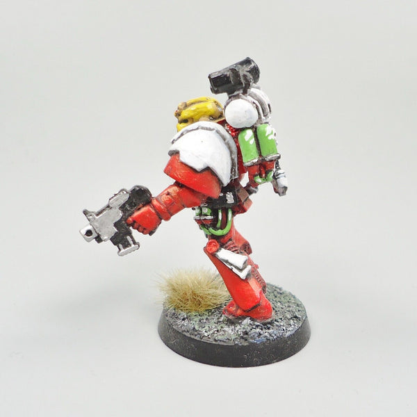 Warhammer 40k Space Marines Blood Angels Apothecary Painted