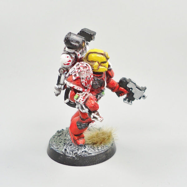 Warhammer 40k Space Marines Blood Angels Apothecary Painted