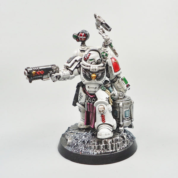 Warhammer 40k Army Space Marines  Blood Angels Apothocary Biologis Painted