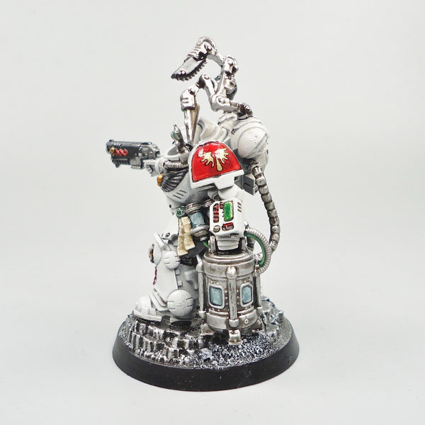Warhammer 40k Army Space Marines  Blood Angels Apothocary Biologis Painted