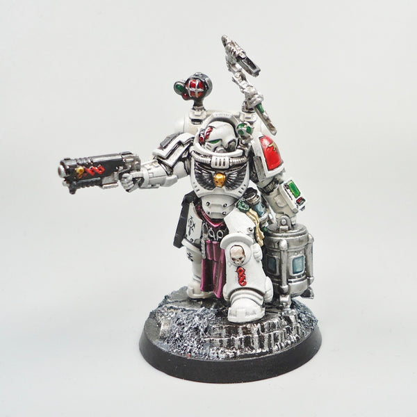 Warhammer 40k Army Space Marines  Blood Angels Apothocary Biologis Painted