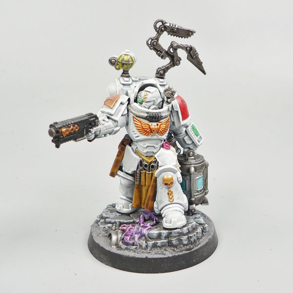 Blood Angels Apothecary Biologis Painted - Warhammer 40k Space Marines